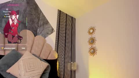 Luna   online show from March 25, 1:25 pm