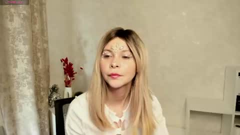 Lune FallenStar online show from June 13, 9:29 am