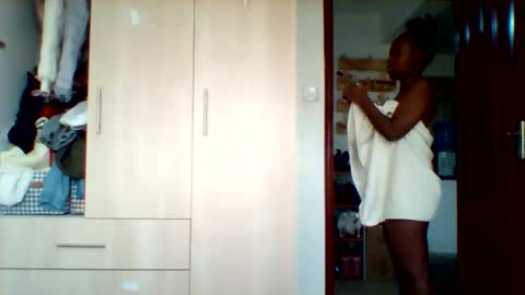 lushlola254 online show from February 16, 1:00 pm