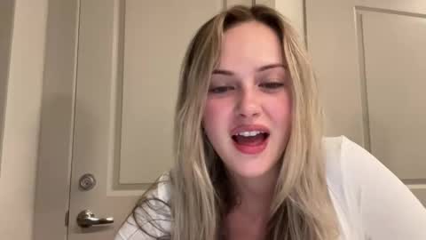 Aimee online show from April 6, 3:39 am