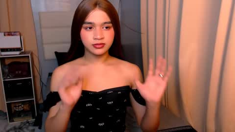 queen lux online show from February 24, 5:53 pm