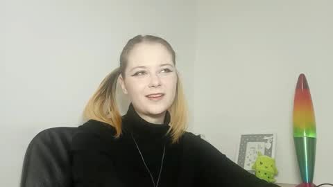 Snapshot of lydiasunny chatting on October 2, 6:24 pm Lydia online show from October 2, 6:24 pm