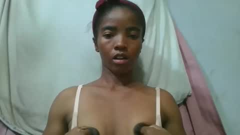 lydie856696 online show from May 11, 2:45 pm