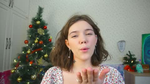 hi im Lyle online show from December 12, 3:21 am