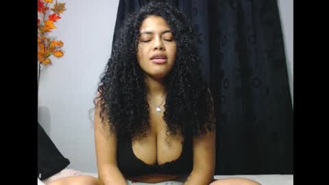 lylii_evans online show from October 15, 10:23 pm