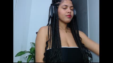 lylii_evans online show from December 24, 2:10 am