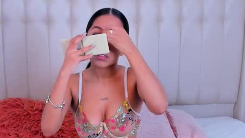 Lyn online show from October 18, 12:19 pm