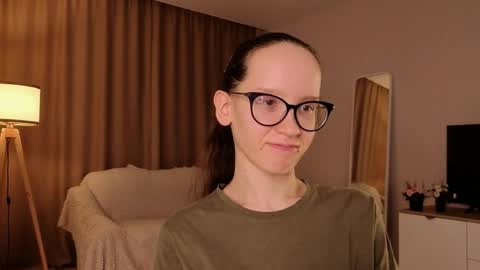 Sara online show from April 16, 9:39 pm