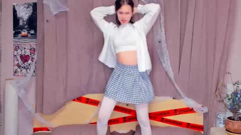 Cozy Lynns room online show from November 21, 9:00 am