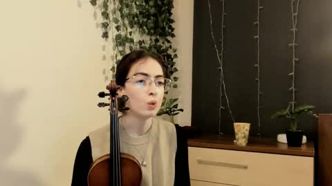 lynnfrere online show from December 23, 8:14 pm