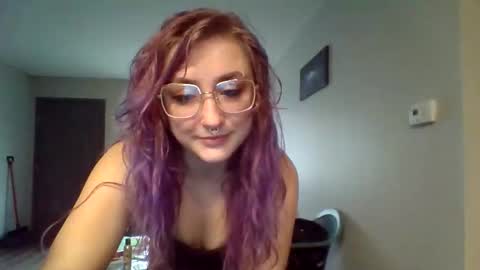 Lynn  online show from March 6, 4:46 pm