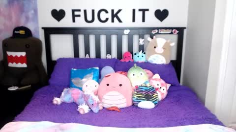 Mackenzie Wolfe online show from October 24, 4:08 am