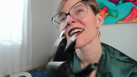 Madam Mezusa online show from January 30, 9:14 pm