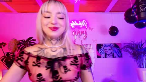 maddy_uwu online show from February 12, 1:41 am