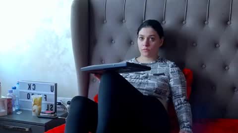 madelynvelure online show from December 15, 10:09 am