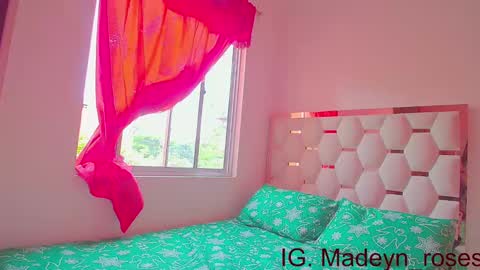 Snapshot of madeyn_roses chatting on December 21, 4:03 pm madelyn roses online show from December 21, 4:03 pm