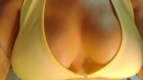 madelyn roses online show from June 15, 12:00 am