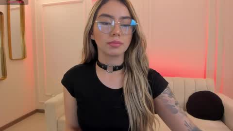 Maddi Collins online show from May 23, 11:41 am