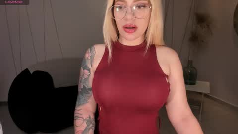 Madison Kane online show from February 19, 11:10 am