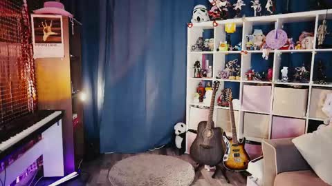 Alice online show from April 11, 6:55 pm