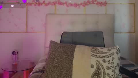 madysson__js_ online show from March 17, 4:22 pm