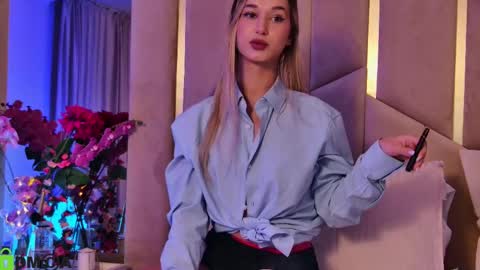 Snapshot of maevedream chatting on October 20, 6:33 pm M. online show from October 20, 6:33 pm
