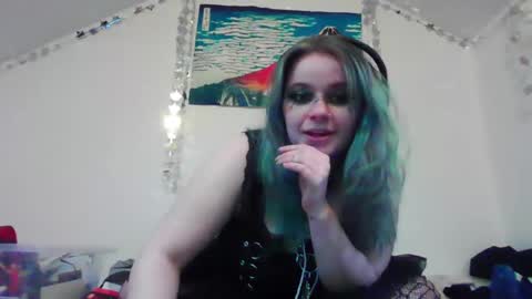 maeveymoo online show from March 3, 7:04 am