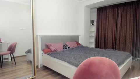Snapshot of maggie_small chatting on October 20, 11:08 pm maggie_small online show from October 20, 11:08 pm