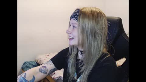 Magdalene Swaggy online show from December 4, 9:02 pm