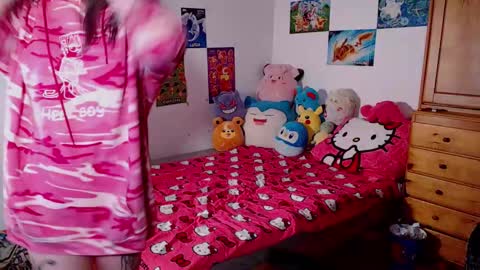 Magdalene Swaggy online show from November 15, 10:00 pm