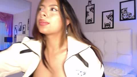 Maia Reficco online show from April 4, 12:37 pm