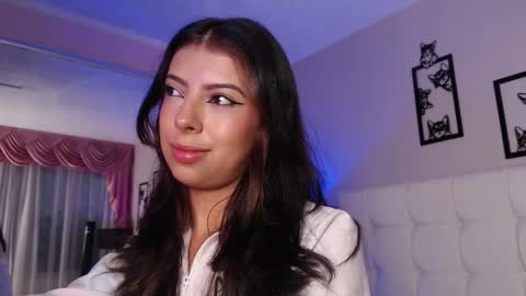 Maia Reficco online show from February 4, 12:19 pm