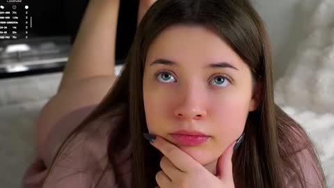 Lucy online show from November 29, 3:32 am