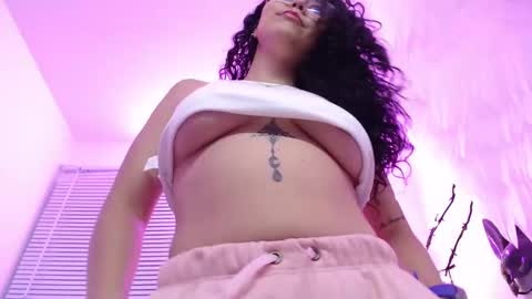 Snapshot of mailywindsor chatting on October 1, 8:14 pm Maily online show from October 1, 8:14 pm