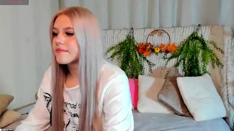 Snapshot of malisha_kiss chatting on October 29, 9:35 am Masha online show from October 29, 9:35 am