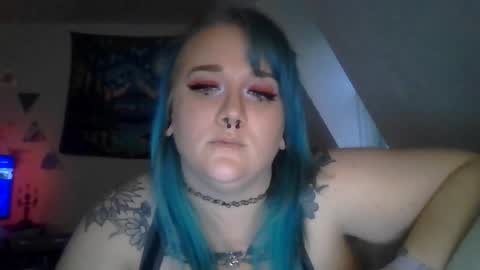 ManicPixiePop online show from November 11, 10:18 pm