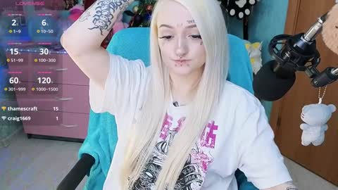 Manuela online show from December 21, 6:44 pm