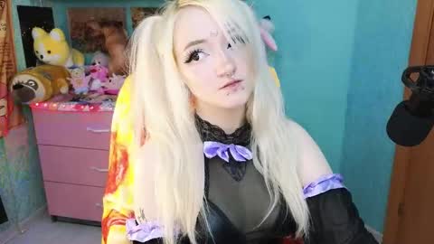 Manuela online show from January 10, 8:15 pm