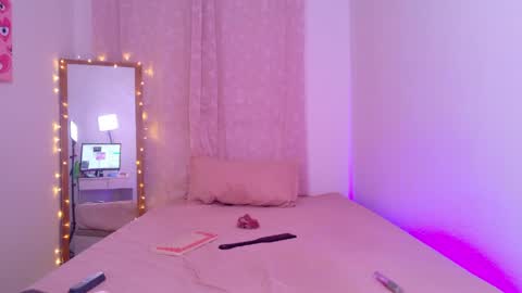     online show from April 5, 7:07 am