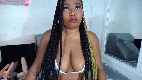 mara_thompsonn online show from January 13, 12:09 pm