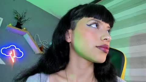 Snapshot of marcelinee__ chatting on February 5, 11:17 pm Marce online show from February 5, 11:17 pm