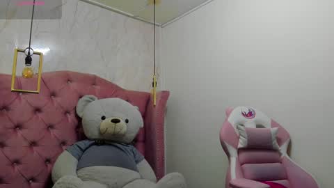   online show from February 1, 6:29 pm