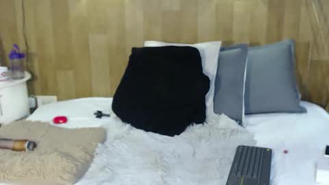 Mariana Angel online show from February 18, 5:01 pm