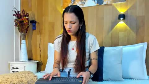 Mariana Angel online show from December 1, 2:20 pm