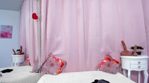 marianrosse online show from April 9, 8:03 pm