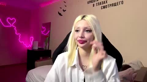 Sia online show from March 7, 12:01 pm