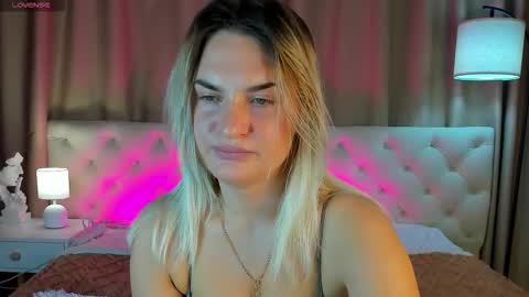 Mariel online show from October 7, 1:21 am