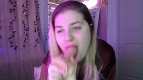 marigoldrue online show from March 6, 4:18 am