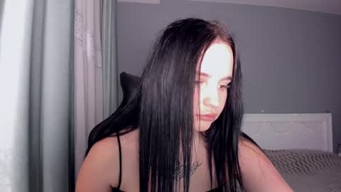 MarisaSue online show from March 6, 8:05 pm