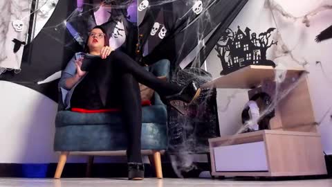 martinasoto online show from October 25, 3:25 am